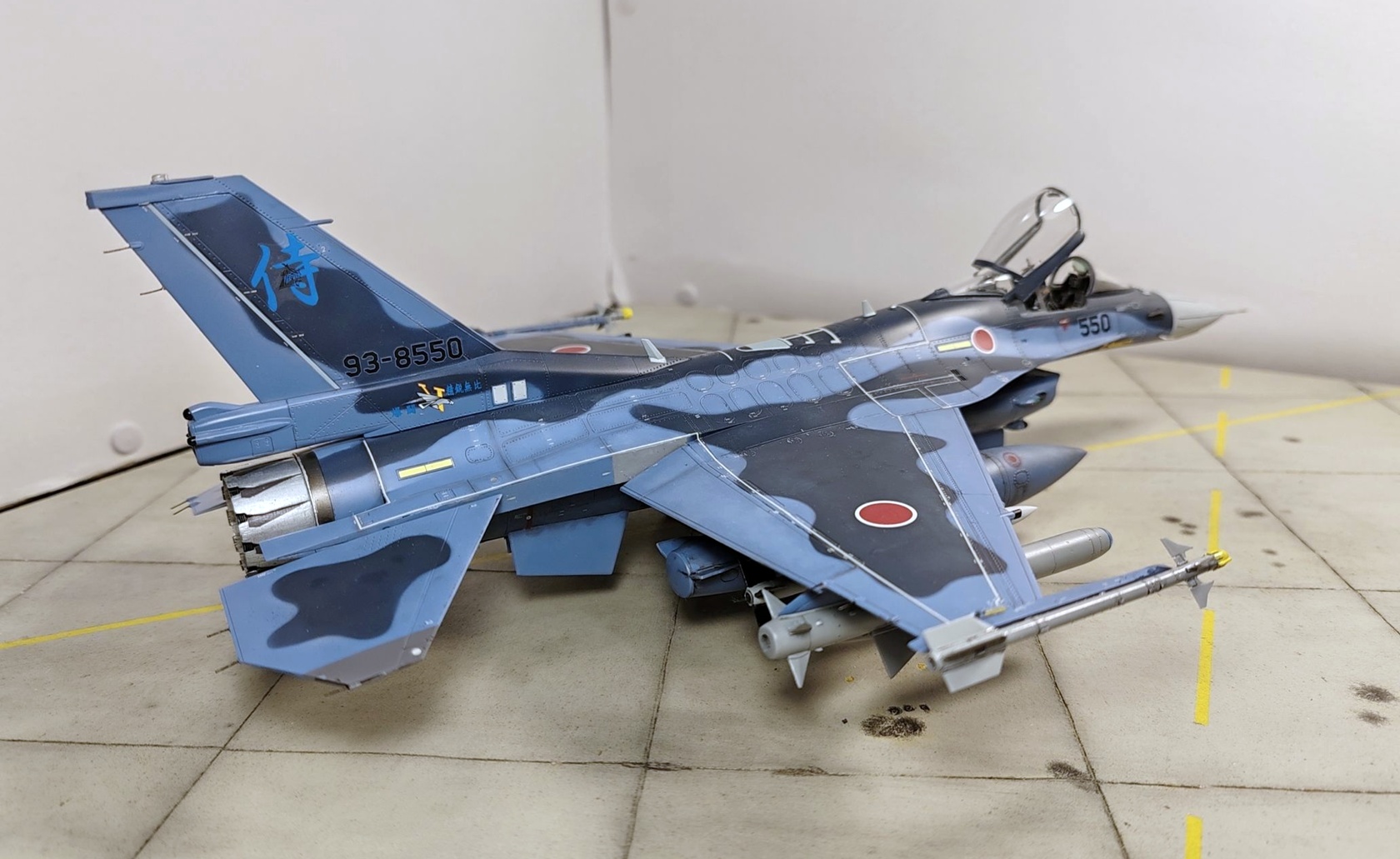 Mitsubishi F-2A © Enrico Bianchi - Click to magnify/shrink Mitsubishi F-2A, Kit Hasegawa, scala 1/48